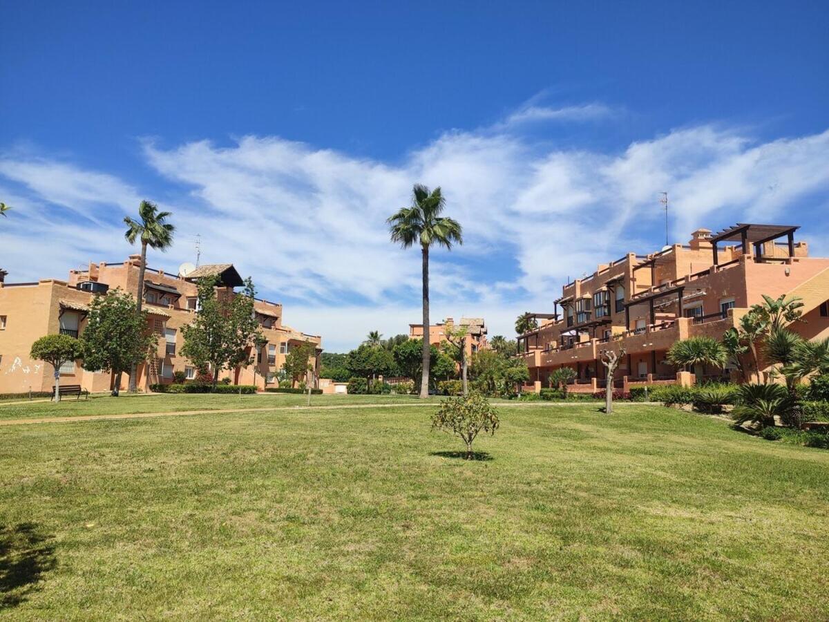 Casares Del Sol Apartment Ngoại thất bức ảnh